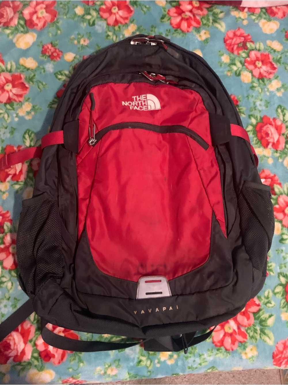 The North Face Yavapai Daypack Hiking Backpack Midsize Laptop Bag